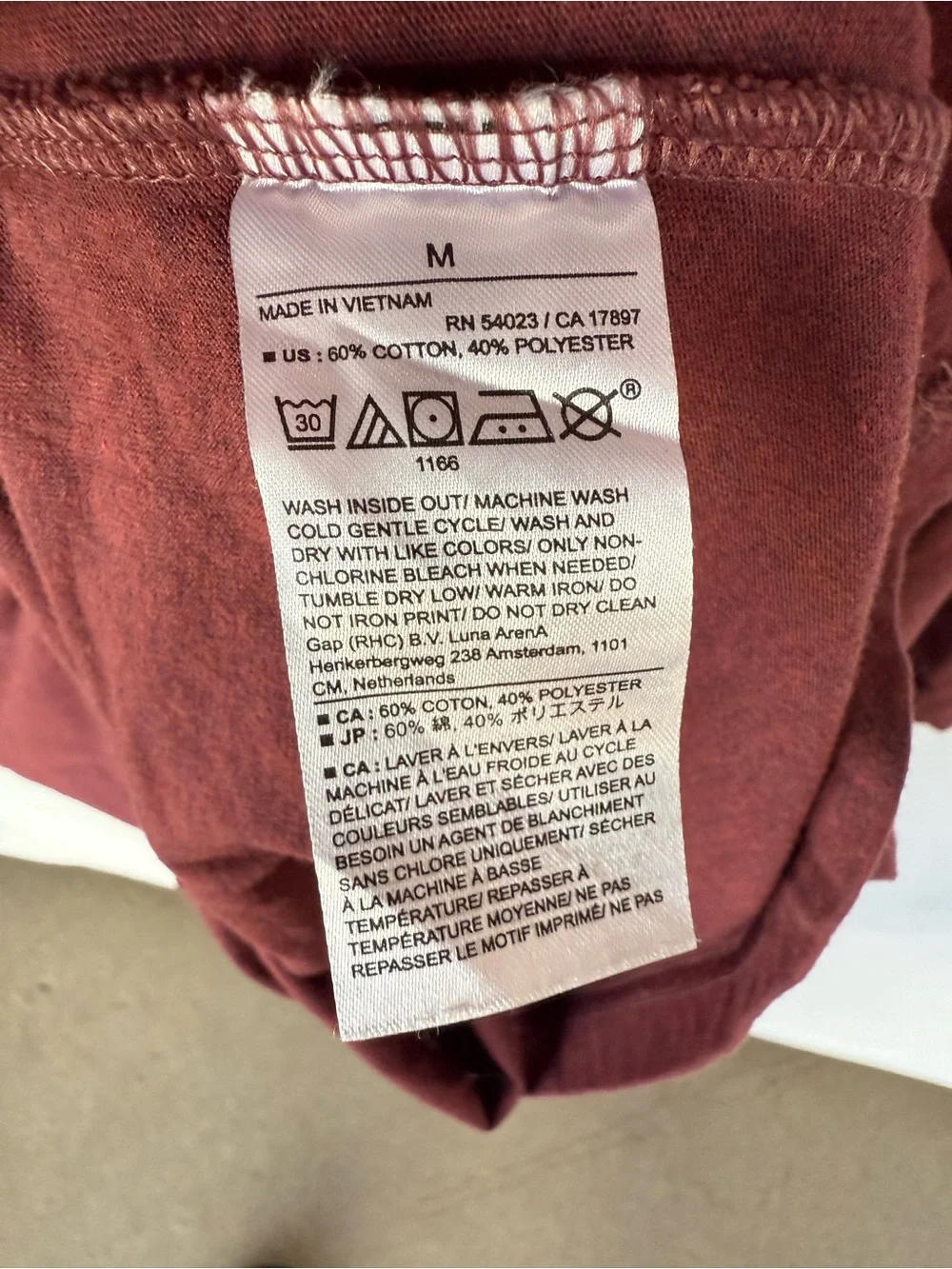 Banana Republic Men's V-Neck Tee in Maroon